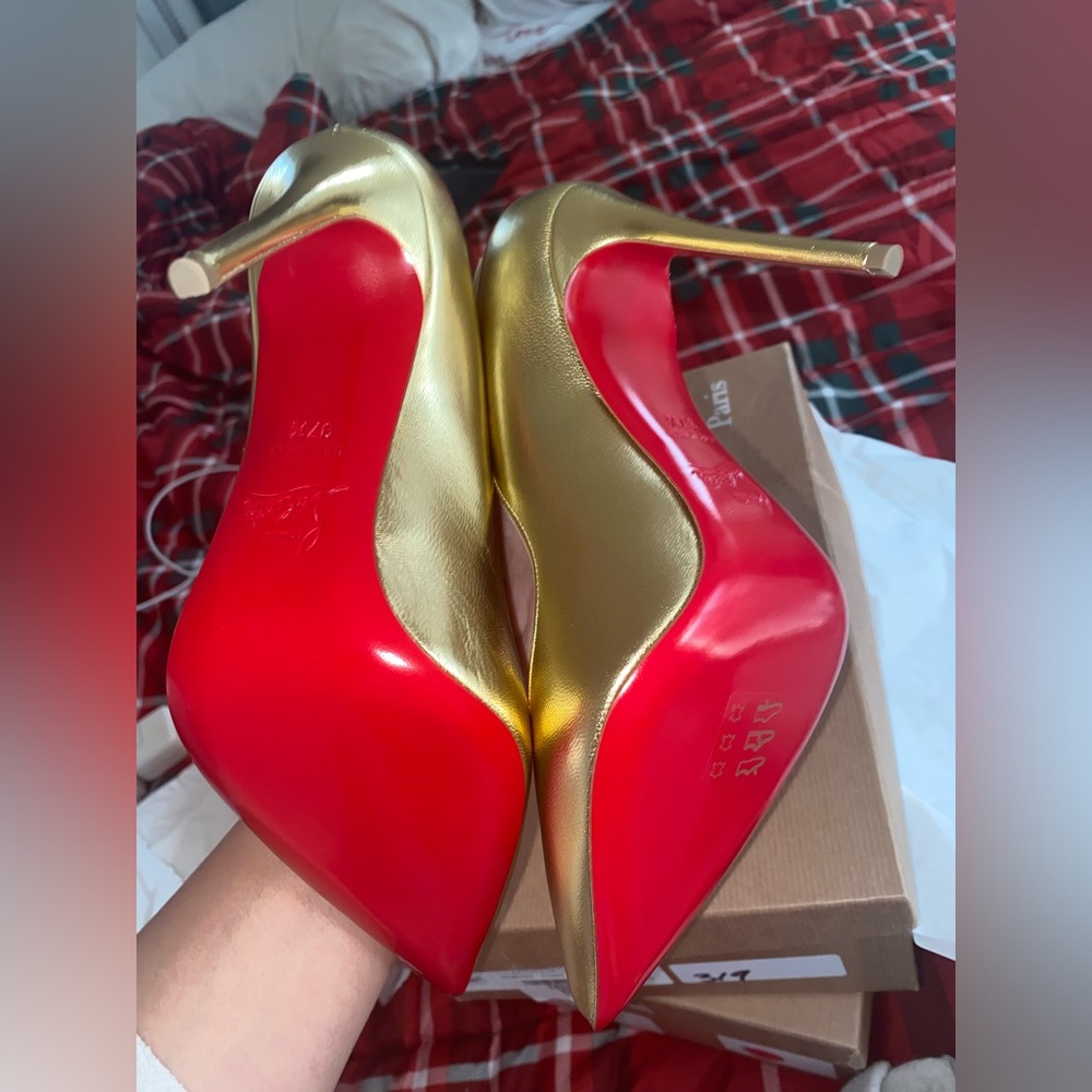 Christian Louboutin hot chick 7.5 / 37.5 nib